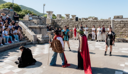 «Βάκχες» και  «Ιππόλυτος» του Ευριπίδη από το Μουσικό Σχολείο Καστοριάς και το Γενικό Λύκειο Πεταλιδίου σήμερα στο φεστιβάλ